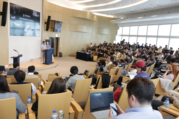 글로벌 Top 20 암호화폐 거래 플랫폼 '드래곤엑스(DragonEx)'가 10일(목) 잠실 롯데월드타워 스카이31 컨벤션에서 한국 서비스 론칭 행사를 열었다.