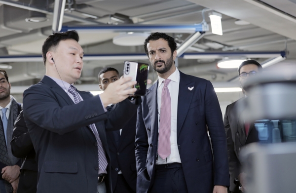 지난 8일 경기도 성남시에 위치한 네이버 1784에 방문한 압둘라 빈 투크 알 마리(Abdullah bin Touq Al Marri) UAE 경제부장관 일행. (사진=네이버)