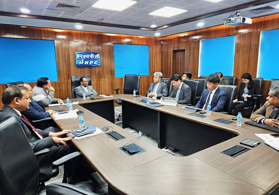 정원주 회장과 NHPC(National Hydroelctric Power Corporation) 경영진이 지난 1일 면담하는 모습. [대우건설 제공]