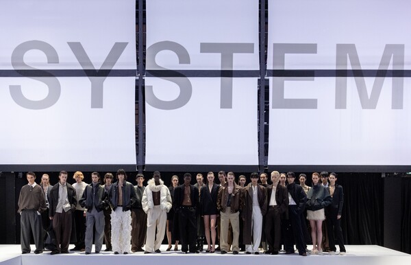 2024 F/W 파리 패션위크에서 진행한 시스템·시스템옴므 단독 프레젠테이션 모습이다.