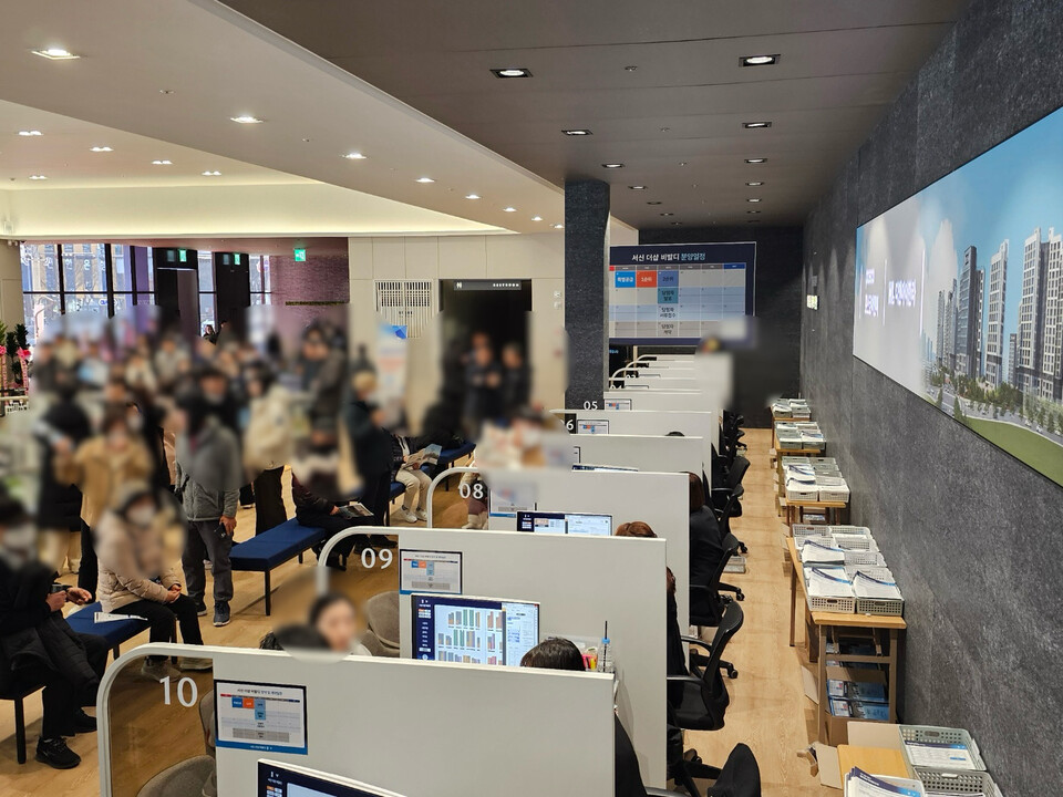 포스코이앤씨와 HL디앤아이한라가 분양하는 '서신 더샵 비발디' 견본주택에 주말 3일 간 2만여 명의 관람객이 몰렸다. [포스코이앤씨 제공]