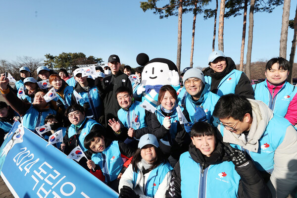 대우건설 임직원들과 가수 션이 31런 행사에 참가했다.