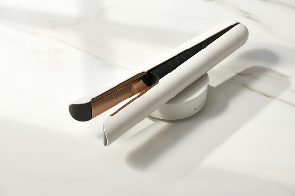 쿠쿠홈시스 리네이처 제트스타일러S 헤어 스트레이트너(제품명: CBI-ACLTS10LW).