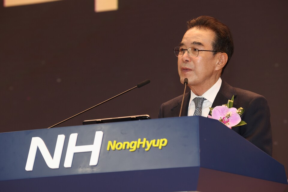 6일 서울 중구 농협중앙회 본관 대강당에서 이성희 농협중앙회장이 퇴임사를 하고 있다. [농협중앙회 제공]