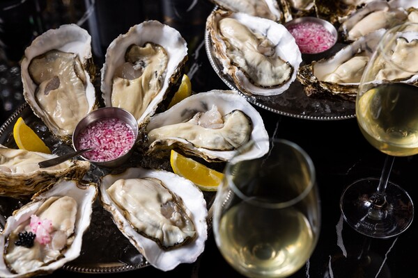 더 플라자 오이스터 배 삼배체굴 플래터.