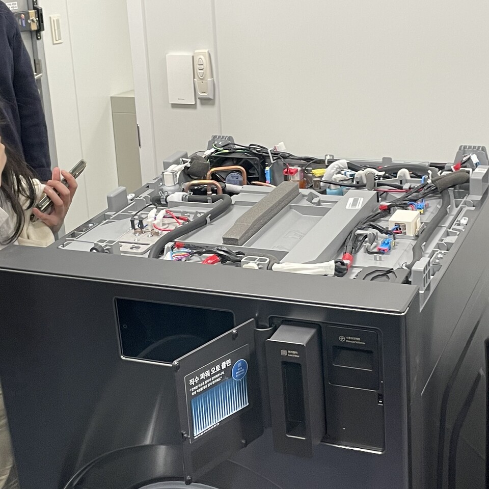 삼성전자 세탁·건조기 '비스포크 AI 콤보' 상단 내부 모습이다. [파이낸셜포스트 제공]