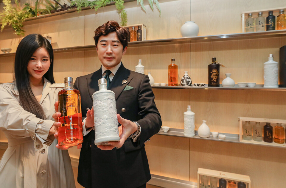 현대백화점이 화요·광주요 콜라보 한정 패키지 프로모션을 진행한다. [현대백화점 제공]