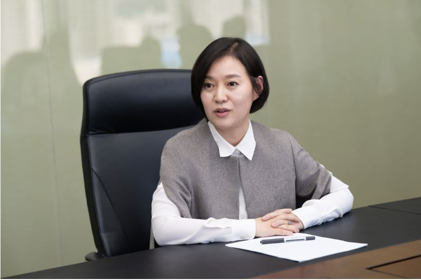 임주현 한미그룹 사장(한미사이언스 전략기획실장)이 지난달 26일 오전 서울 송파구 한미약품 본사에서 기자들과 만나 이야기를 나누고 있다. [한미그룹 제공]