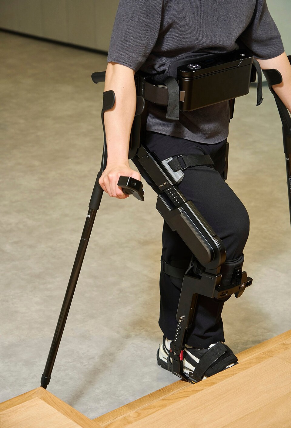 X-ble MEX로 계단 오르기를 시연하는 모습. [현대차 제공]