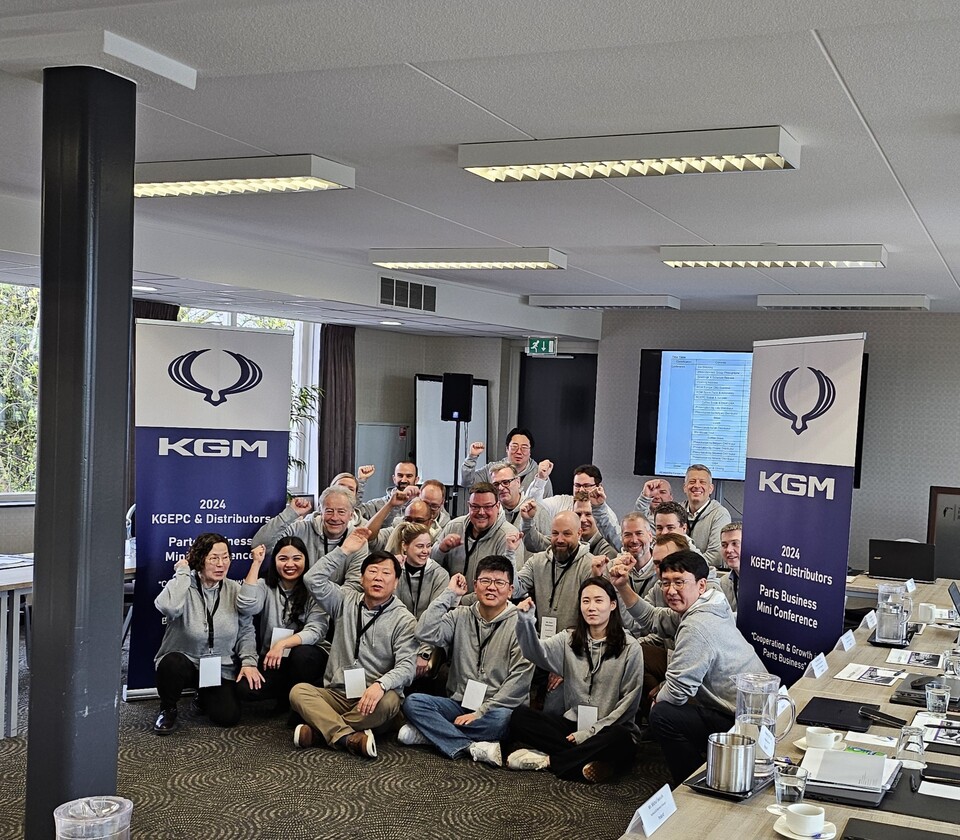 KG모빌리티(KGM)가 네덜란드에 유럽 지역 대리점 대표와 부품·서비스 매니저들을 초청해 컨퍼런스를 갖고 글로벌 서비스 경쟁력을 확보하는 시간을 가졌다고 28일 밝혔다. [KG모빌리티 제공]