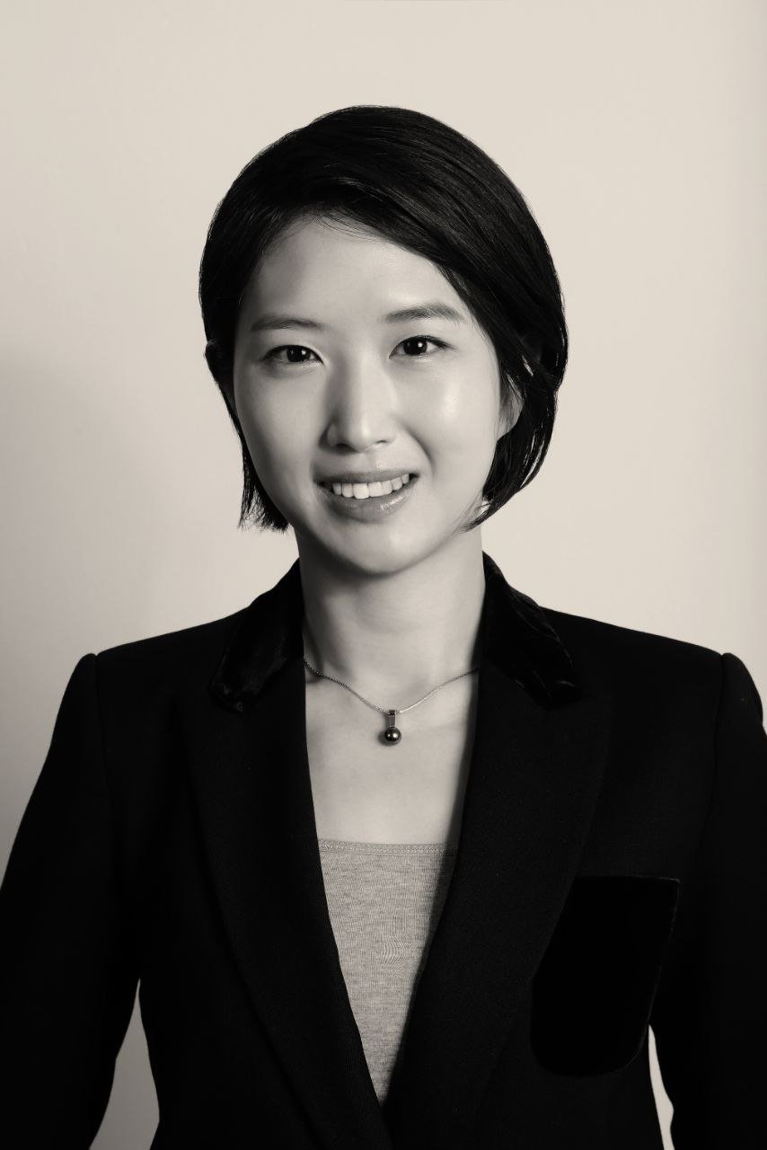 최태원 SK그룹 회장과 노소영 아트센터 나비 관장의 자녀 최민정 씨. [SK하이닉스 제공]