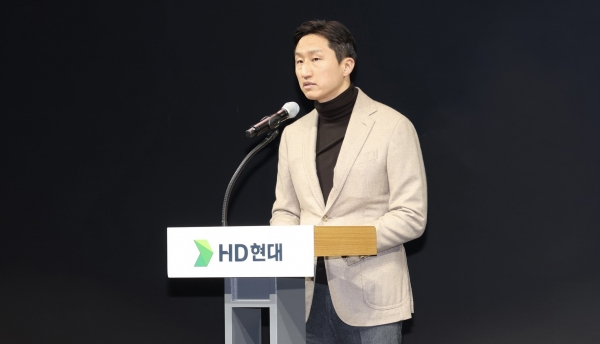 정기선 HD현대 부회장이 글로벌R&D센터(GRC)에서 개최된 '제2회 HD현대&SNU AI포럼'에서 개회사를 하고 있다. [HD현대 제공]