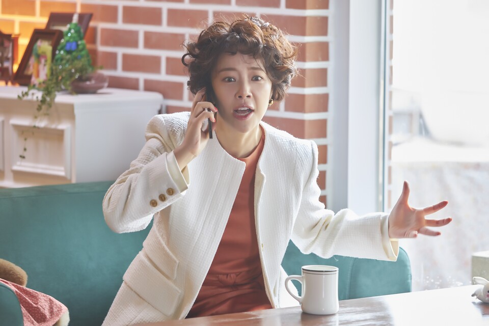 지난달 30일 쿠팡플레이 코미디쇼 SNL 코리아 시즌5(SNL) 5회에 호스트로 출연한 황정음. [쿠팡 제공]