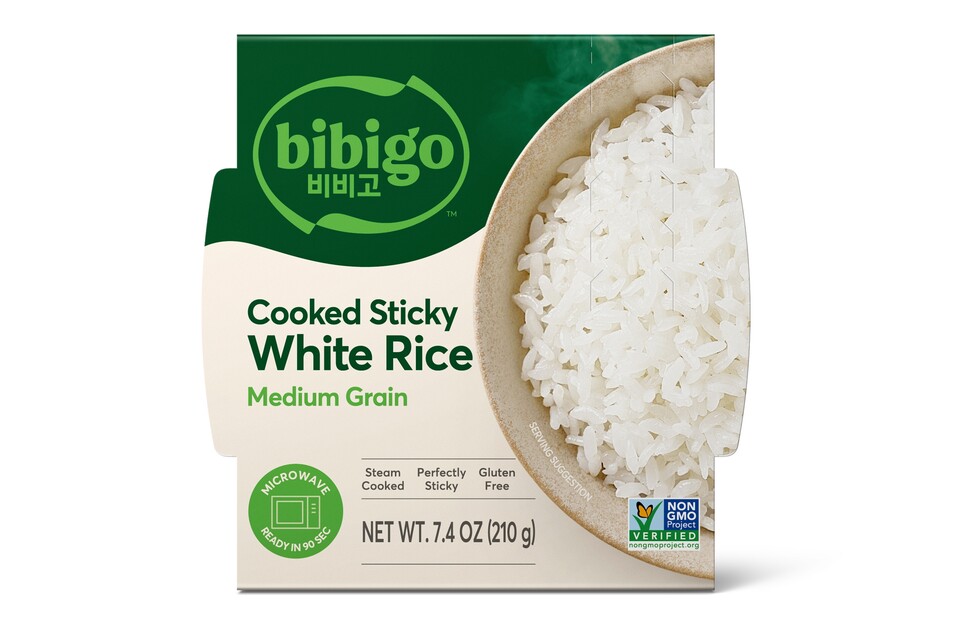 CJ제일제당의 '햇반 백미'가 북미에서 'bibigo Sticky Rice(찰진 밥)'로 판매되고 있으며, 매출이 전년 대비 20.6% 상승한 약 1600억원(소비자가 기준)을 기록했다. [CJ제일제당 제공]