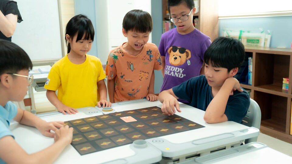 CJ나눔재단이 금융산업공익재단과 함께 전국 지역아동센터 대상으로 진행되는 2024년 ‘CJ도너스캠프 꿈키움 문화다양성 교실’을 2배 확대해 진행한다. [CJ나눔재단 제공]