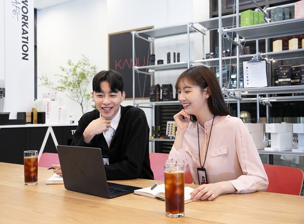 동서식품이 ‘카누 워케이션 카페 서교점’에서 ‘카누 워케이션 캠페인’을 진행한다.