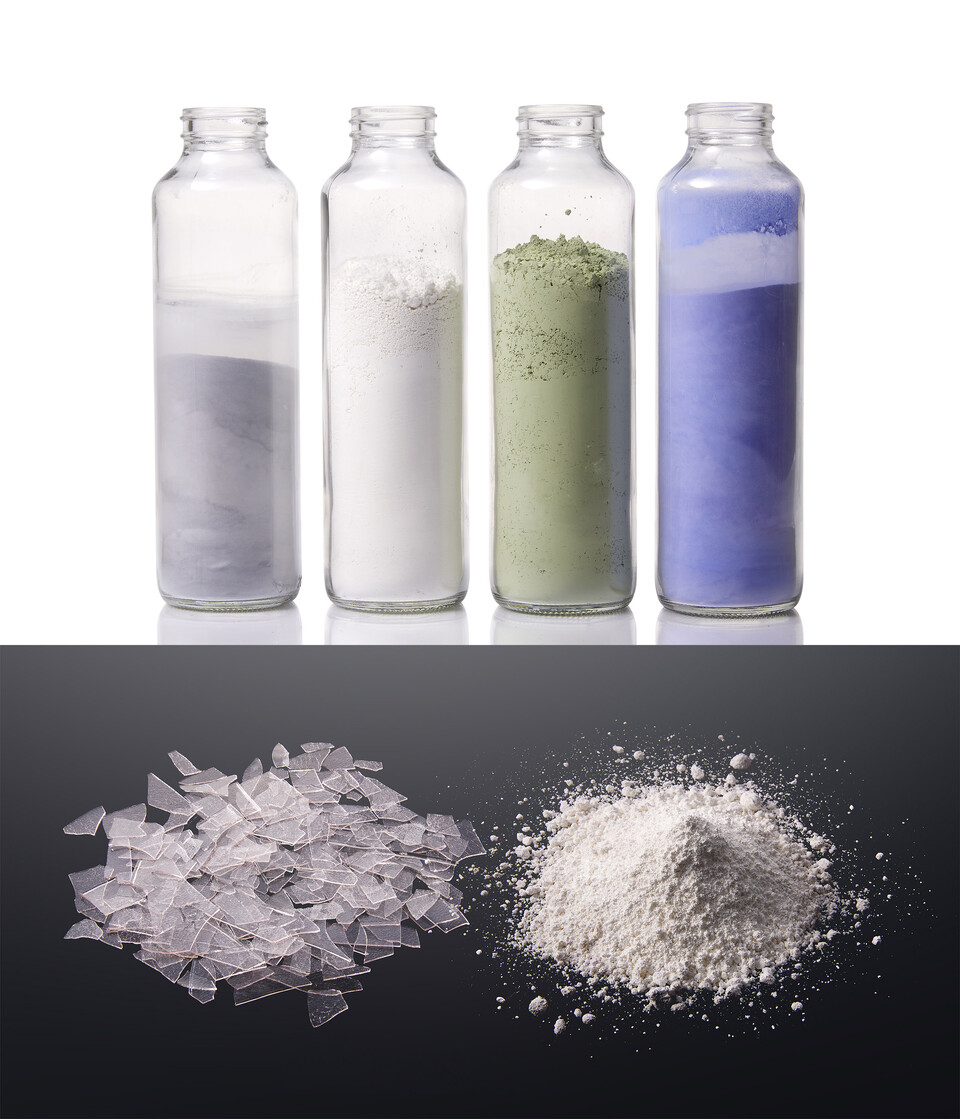 LG전자가 항균 기능성 소재 ‘퓨로텍’ 사업에 속도를 낸다. 사진은 다양한 색상을 지닌 유리 파우더와 파우더로 만들기 전 단계의 조각 유리(컬렛). [LG전자 제공]