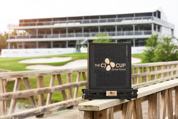 더 CJ컵 바이런 넬슨 우승 트로피, 역대 우승자들의 이름이 한글로 새겨져 있다.[CJ 제공]