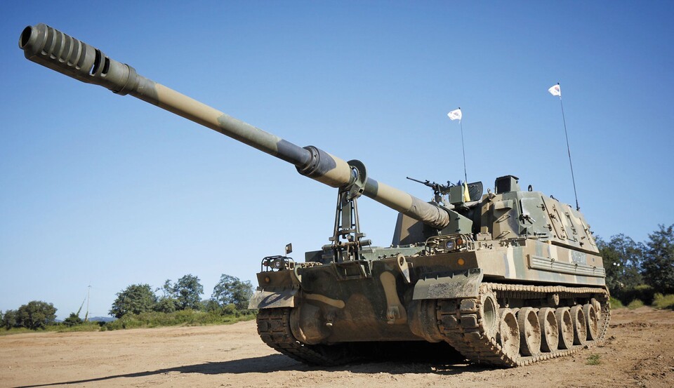 우리나라를 비롯한 전 세계 각국이 윤용하고 있는 한화에어로스페이스의 K9 자주포. [한화에어로스페이스 제공]