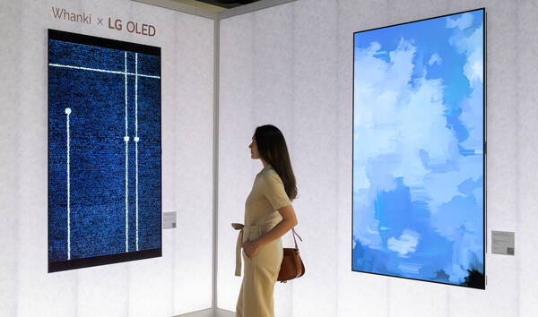 LG전자가 2일(美 동부 현지시간)부터 열리는 '프리즈 뉴욕'에서 김환기 타계 50주기를 맞아 작가의 대표작을 재해석한 미디어아트를 공감지능(AI) TV 'LG 올레드 에보'로 선보인다.