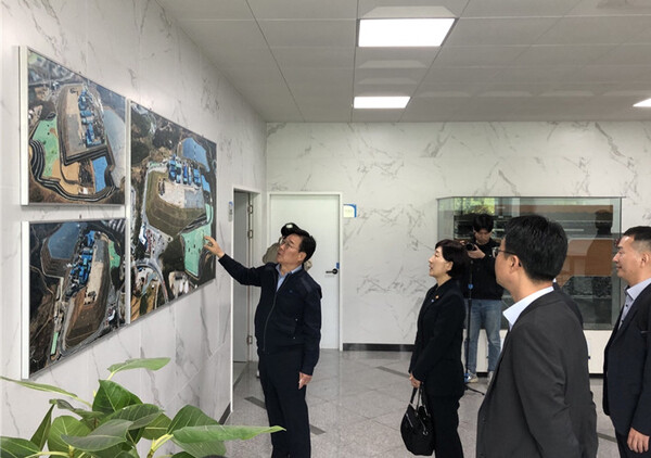 이민석 매립협회 명예회장(㈜코엔텍 대표)이 업계현황 설명과 개선사항을 건의하고 있다.