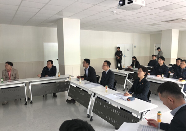 울산시 산업폐기물 소각·매립시설 ㈜코엔텍을 방문한 한화진 환경부 장관이 상부토지 활성화에 대해 제도개선을 약속했다.