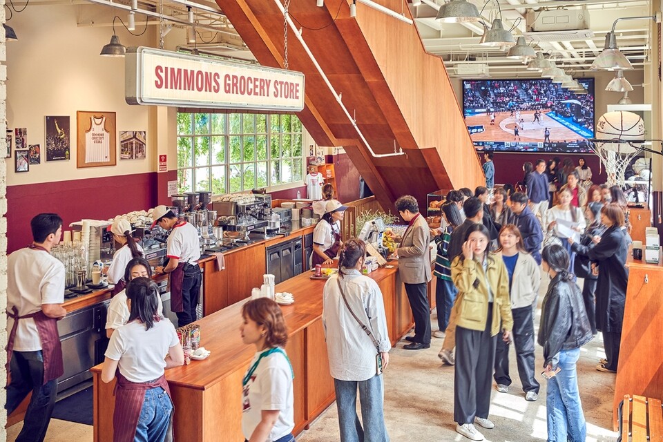시몬스 침대의 복합문화공간 '시몬스 테라스'가 신상카페 시몬스 그로서리 스토어를 런칭했다. [시몬스 제공]