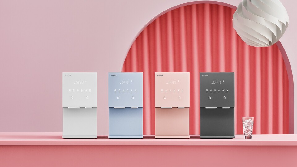 코웨이가 한국생산성본부에서 주관하는 '2024 국가브랜드경쟁력지수' 조사에서 정수기 부문 16년 연속 1위에 선정됐다. [코웨이 제공]