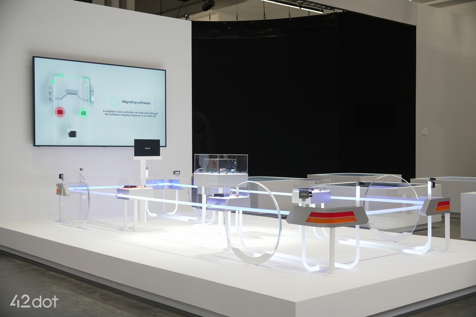 포티투닷이 CES 2024에서 SDV의 방향성과 내재화 중인 실증 기술을 공개했다. [포티투닷 제공]