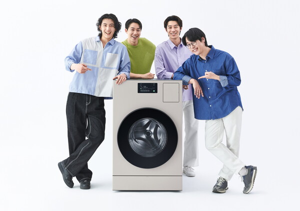 펀딩 참여자 지인이 '세상 모든. 축하의 순간엔 기프트 펀딩(Gift Funding)' 캠페인에 참여해 '비스포크 AI 스팀'을 선물하고 있다.