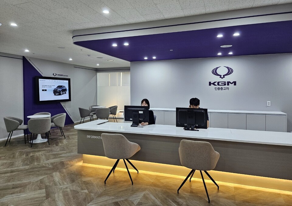 KG모빌리티(KGM)가 고객에게 우수한 품질의 신뢰도 높은 중고차 구매를 돕기 위해 서울 강서구에 위치한 서서울모터리움에 오프라인 전시장을 개설하고 인증 중고차 사업을 본격적으로 시작한다고 20일 밝혔다. [KGM 제공]