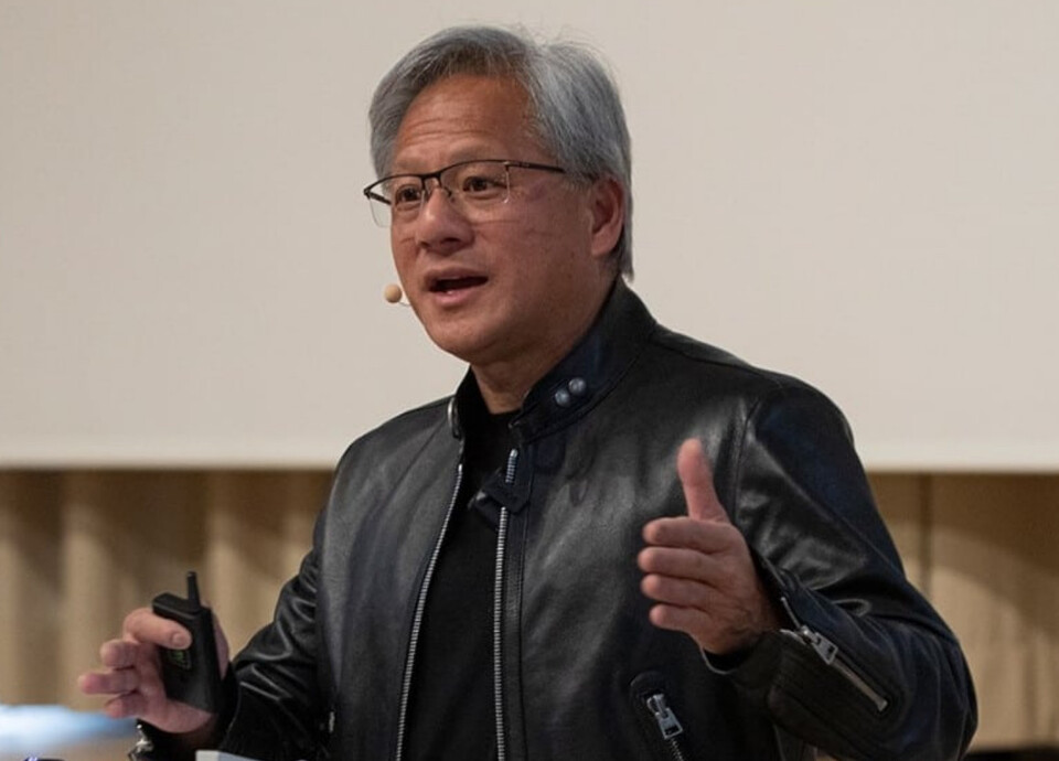 미국 반도체 기업 엔비디아 최고경영자(CEO) 젠슨 황이 18일(현지시간) 개발자 콘퍼런스 GTC 2024에서 차세대 AI칩 '블랙웰'을 공개했다. [엔비디아 제공]