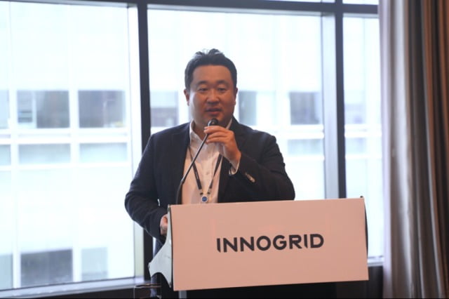 김명진 이노그리드 대표가 지난 17일 서울 여의도 콘래드 호텔에서 열린 기자간담회에서 코스닥 상장 계획을 발표하고 있다. [이노그리드 제공]