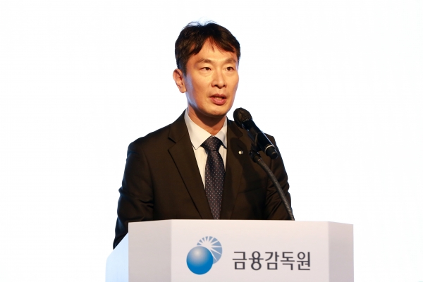 이복현 금융감독원장은 20일 손태승 우리금융지주 전 회장의 친인척에 대한 부당대출 논란에 대해 “우리금융이 보이는 행태를 볼 때 더는 신뢰하기 힘든 수준”이라고 직격탄을 날렸다. 이복현 금융감독원장 자료 이미지 [금융감독원 제공]