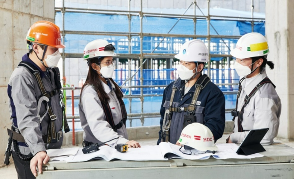 HDC현대산업개발은 건설 현장의 데이터 통합과 체계화를 통해 효율인 현장 관리를 위해 I-PMS(IPARK Project Management System) 시스템을 실행 중이다. [HDC현대산업개발 제공]
