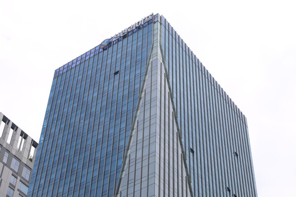 신한라이프가 고객의 생애 전반에 걸친 건강 리스크 관리를 지원하기 위해 ‘헬스케어 서비스’를 확대 시행한다. 신한라이프 본사 전경 [신한라이프 제공]