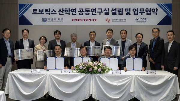 앞줄 왼쪽부터 POSTECH 산학협력단 김종규 단장, 서울대학교 공과대학장 김영오 교수, 현대차·기아 R&D본부장 양희원 사장, 한국과학기술원 AI·로봇연구소 김익재 소장.