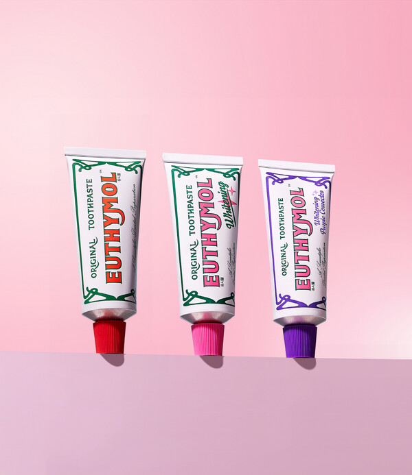 왼쪽부터 유시몰 오리지널 라인, 화이트닝 라인, 화이트닝 퍼플코렉터 라인 치약 [LG생활건강 제공]