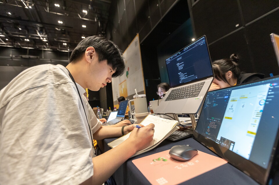 KB국민은행이 지난 20일 'KB IT’s Your Life 해커톤' 대회를 개최했다. [KB국민은행 제공]