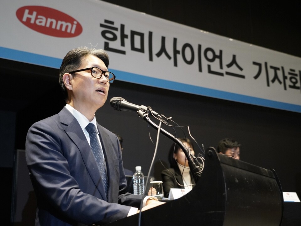 한미그룹의 지주사 한미사이언스의 임종훈 대표가 7일 서울 여의도 글래드 호텔에서 기자간담회에서 발언하고 있다. [한미사이언스 제공]