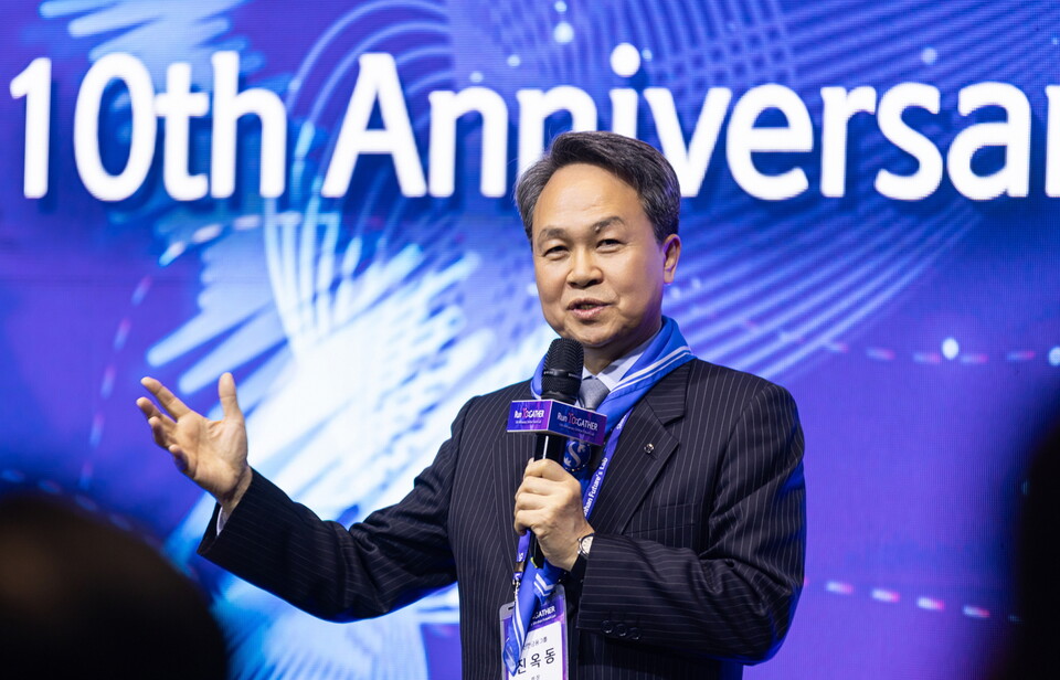 이날 행사에 참석한 진옥동 신한금융 회장이 환영사를 하고 있다. [신한금융그룹 제공]