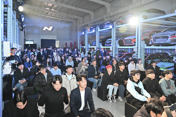 현대 N 페스티벌 2024시즌에 출전한 선수 및 대회 관계자들이 시상식에 참여하고 있는 모습 [현대차 제공]