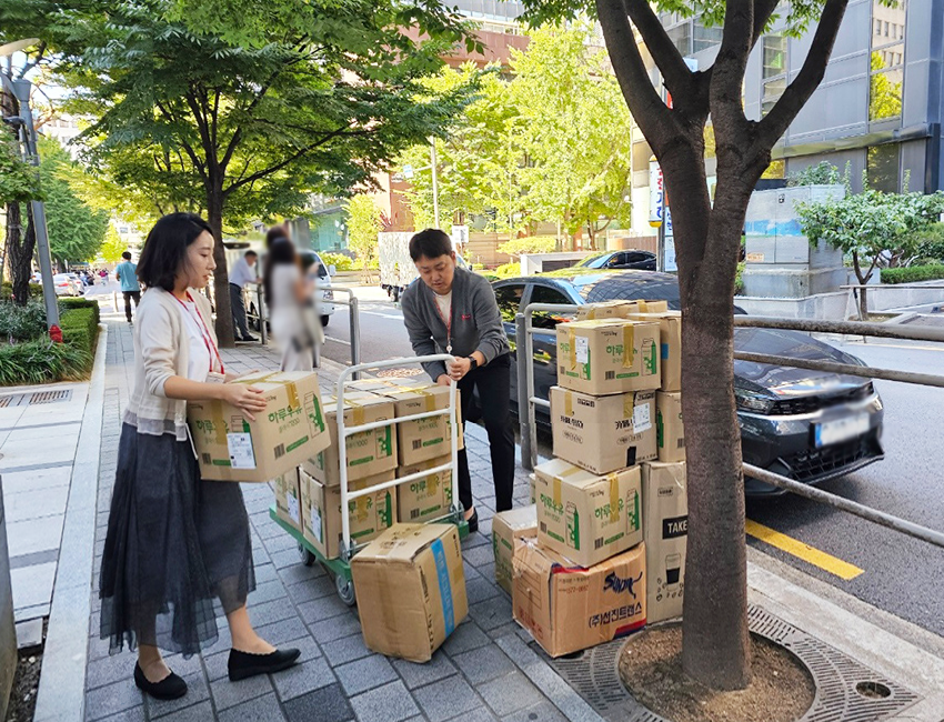 SK증권의  '우유팩을 다시 산업자원으로!' 캠페인이 의미 있는 첫 결실을 맺었다. [SK증권 제공]