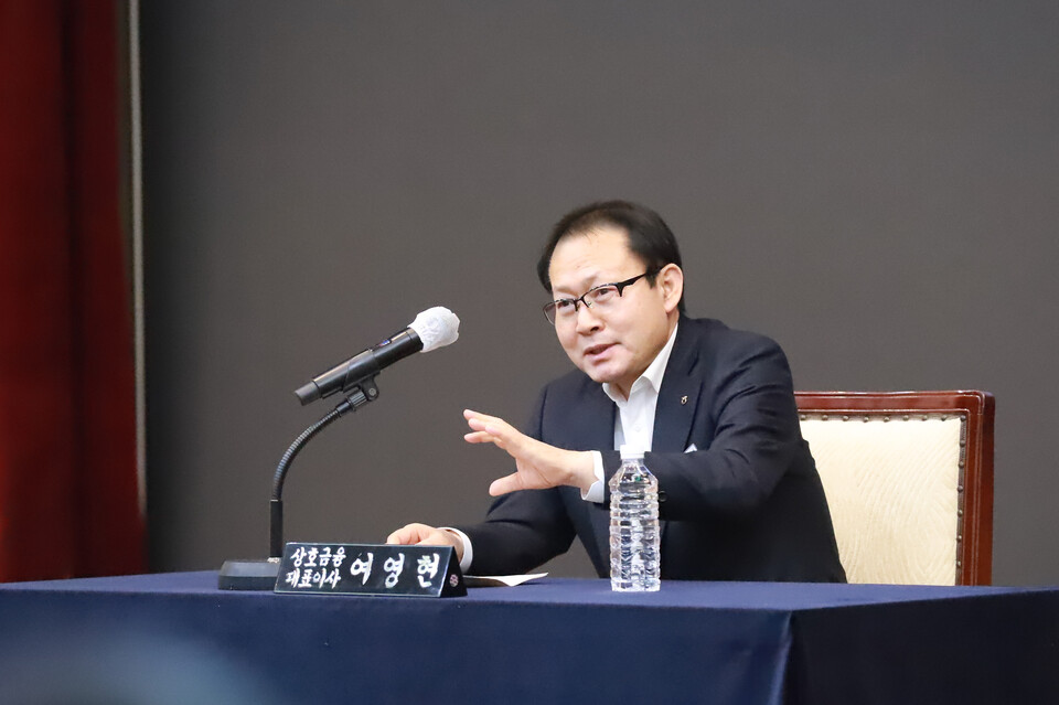 여영현 농협상호금융 대표이사가 상호금융 발전방향과 관련하여 토론을 진행하고 있다. [농협 제공]