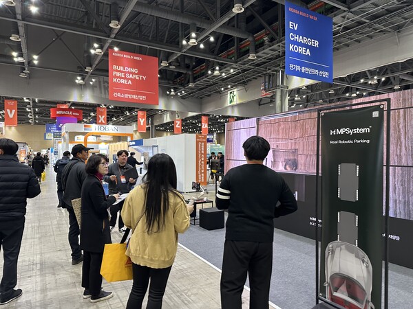 삼표그룹 계열의 에스피앤모빌리티는 이달 19일부터 22일까지 나흘간 경기 고양시 킨텍스 제1전시장에서 진행된 ‘2025 서울신문 상생 협력 건설 엑스포’에 참가해 로봇주차 시스템을 선보였다.