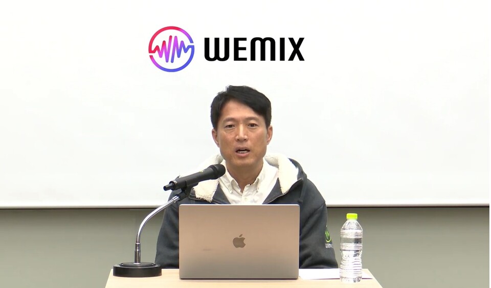 김석환 위믹스 재단 대표가 11일 낮 오후 12시 위믹스 투자자를 대상으로 한 간담회에서 발언하고 있다. [위믹스 유튜브 갈무리]
