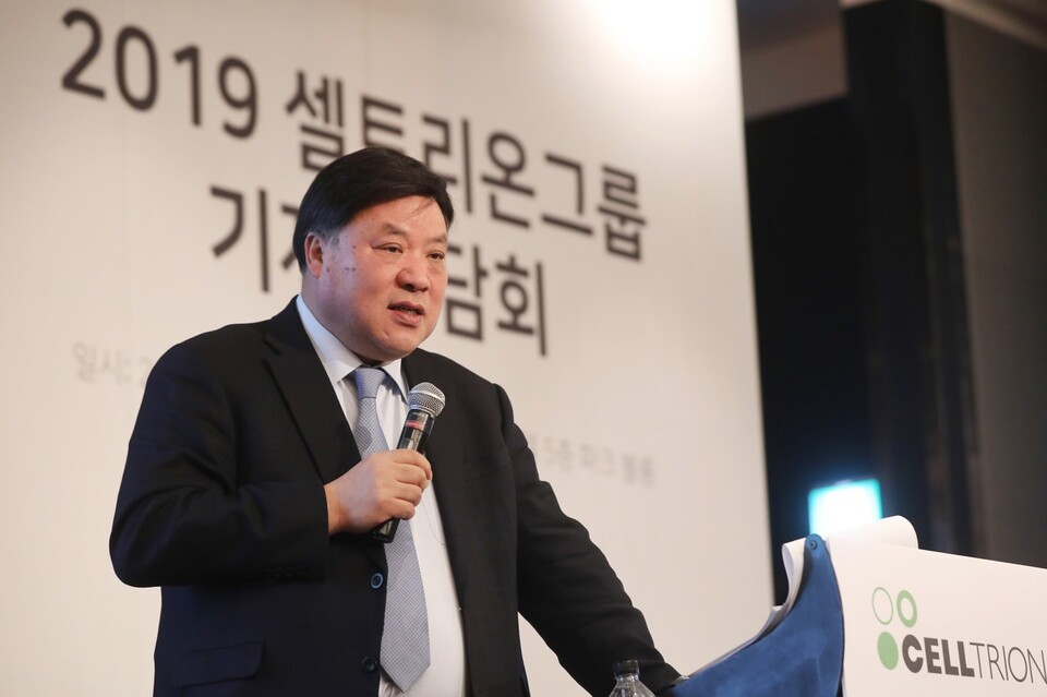 서정진 셀트리온 회장이 기자간담회에서 회사의 전략에 대해 설명하고 있다. [셀트리온 제공]