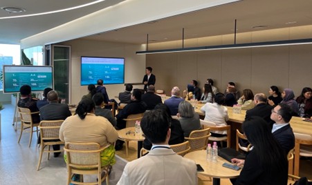 디지털 트윈 전문기업 이에이트㈜(대표 김진현)는 지난 25일 월드뱅크(World Bank)와 아시아·태평양 5개국 정부 대표단이 중소벤처기업진흥공단(중진공) 관계자들과 함께 본사를 방문했다고 29일 밝혔다. [이에이트 제공]