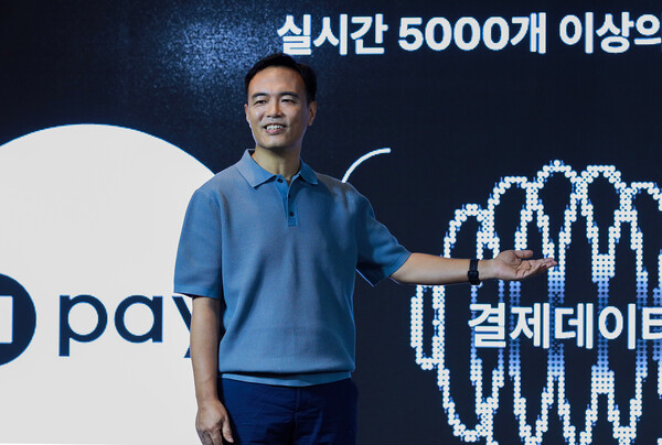 26일 서울 종로구 포시즌스 호텔에서 개최된 'Npay 미디어데이 2025' 기자간담회에서 네이버페이  이승배 부사장(CTO) 미래 기술 전략에 대해 발표하고 있다. [사진=네이버페이]