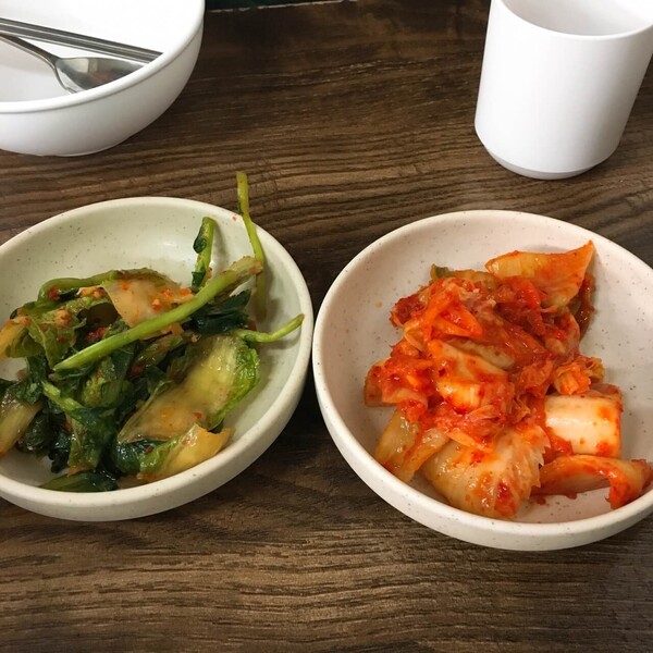 삼청동수제비의 김치와 열무김치 - 식신 마포면먹러님의 리뷰